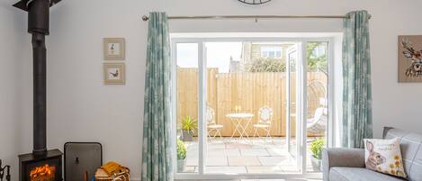 Cottage | Woonkamer | Televisie