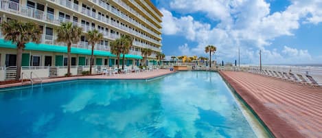 Et oppvarmet basseng