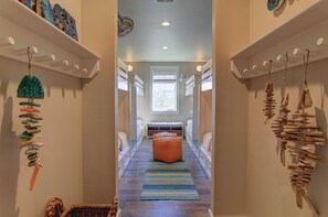 5 bedrooms, bed sheets