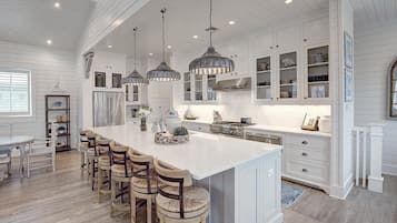 House (4 Bedrooms) | Exterior