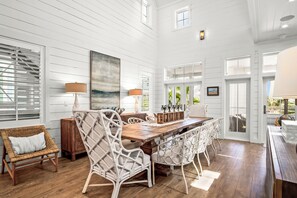 House (6 Bedrooms) | Interior