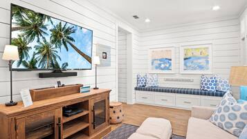 House (6 Bedrooms) | Interior