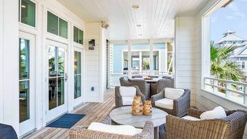 House (6 Bedrooms) | Interior