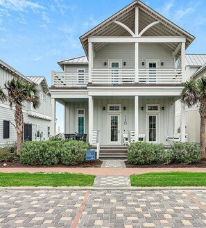 House (3 Bedrooms) | Exterior