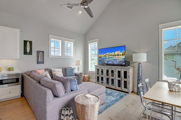 House (3 Bedrooms) | Living room | TV