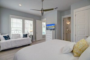 House (3 Bedrooms) | 3 bedrooms, bed sheets