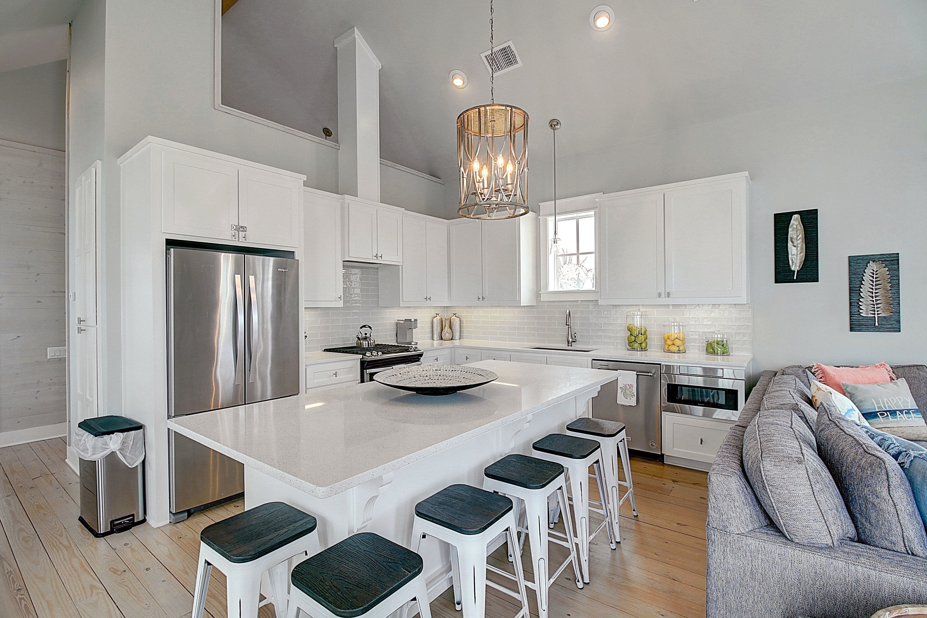 House (3 Bedrooms) | Private kitchen | Microwave, stovetop, dishwasher, cookware/dishes/utensils