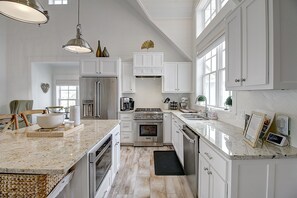 Hus (5 Bedrooms) | Eget kjøkken | Mikrobølgeovn, ovn, kokeplater og oppvaskmaskin