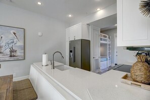 Apartment (1 Bedroom) | Interior - Leighzy Waves TC 10205 (Port Aransas)
