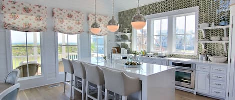 House (4 Bedrooms) | Exterior