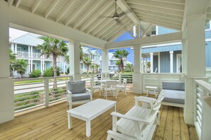 House (4 Bedrooms) | Front of property - Porcho Myarda 285 HI (Port Aransas)