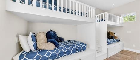 Talo (4 Bedrooms) | Sisätilat
