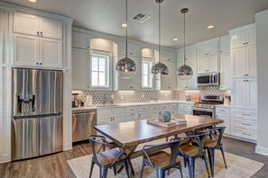 House (3 Bedrooms) | Exterior