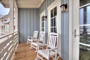 Interior - Sand Bar TC 3304 (Port Aransas)