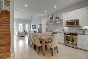 Interior - Sand Bar TC 3304 (Port Aransas)