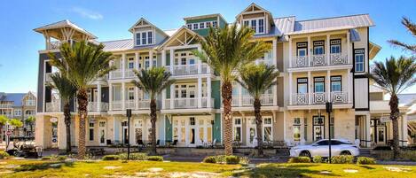 Villa (4 Bedrooms) | Front of property