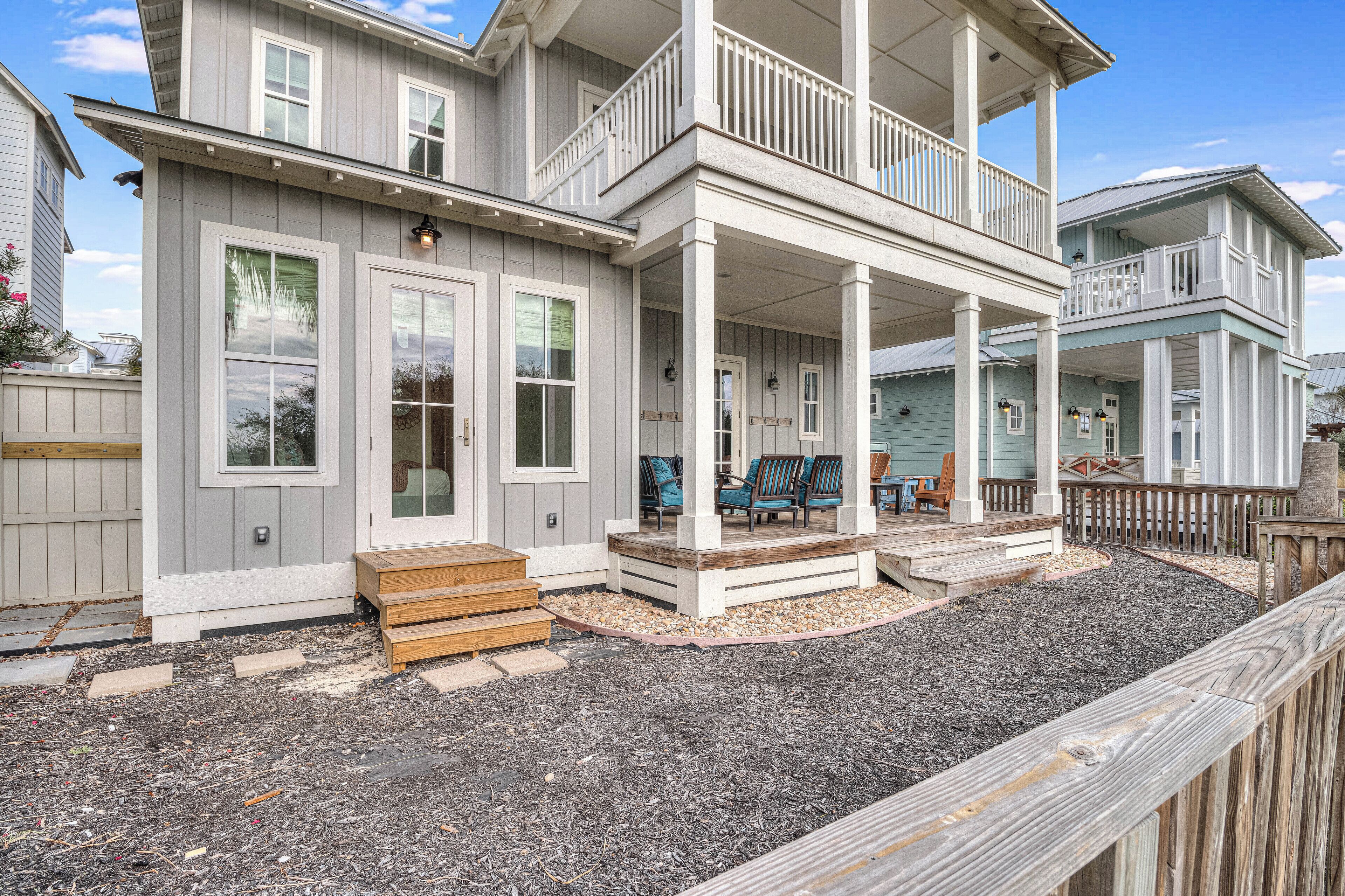 House (3 Bedrooms) | Exterior