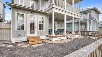 House (3 Bedrooms) | Exterior