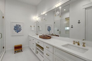 Casa (Multiple Bedrooms) | Interior