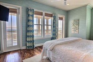 4 bedrooms, bed sheets - Seaglass 202 SE (Port Aransas)