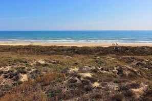 On the beach, windsurfing - Seaglass 202 SE (Port Aransas)