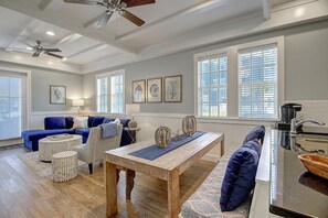 Apartment (2 Bedrooms) | Interior - Sandy Toes TC 1102 (Port Aransas)