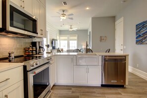 Apartment (1 Bedroom) | Interior - So Long TC 10305 (Port Aransas)