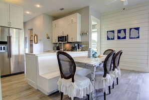 Apartment (1 Bedroom) | Interior - So Long TC 10305 (Port Aransas)