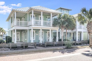 House (4 Bedrooms) | Exterior