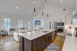 House (4 Bedrooms) | Private kitchen | Microwave, stovetop, dishwasher, cookware/dishes/utensils - Summersalt 112 CE (Port Aransas)