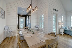 Dining - Summersalt 112 CE (Port Aransas)