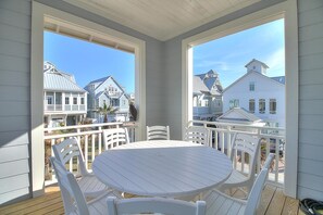 Outdoor dining - Summersalt 112 CE (Port Aransas)