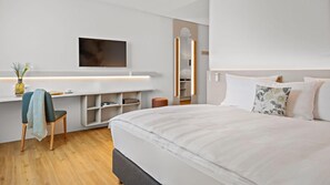Hypo-allergenic bedding, desk, laptop workspace, soundproofing - Hey Lou Hotel Karlsruhe Messe (Rheinstetten)