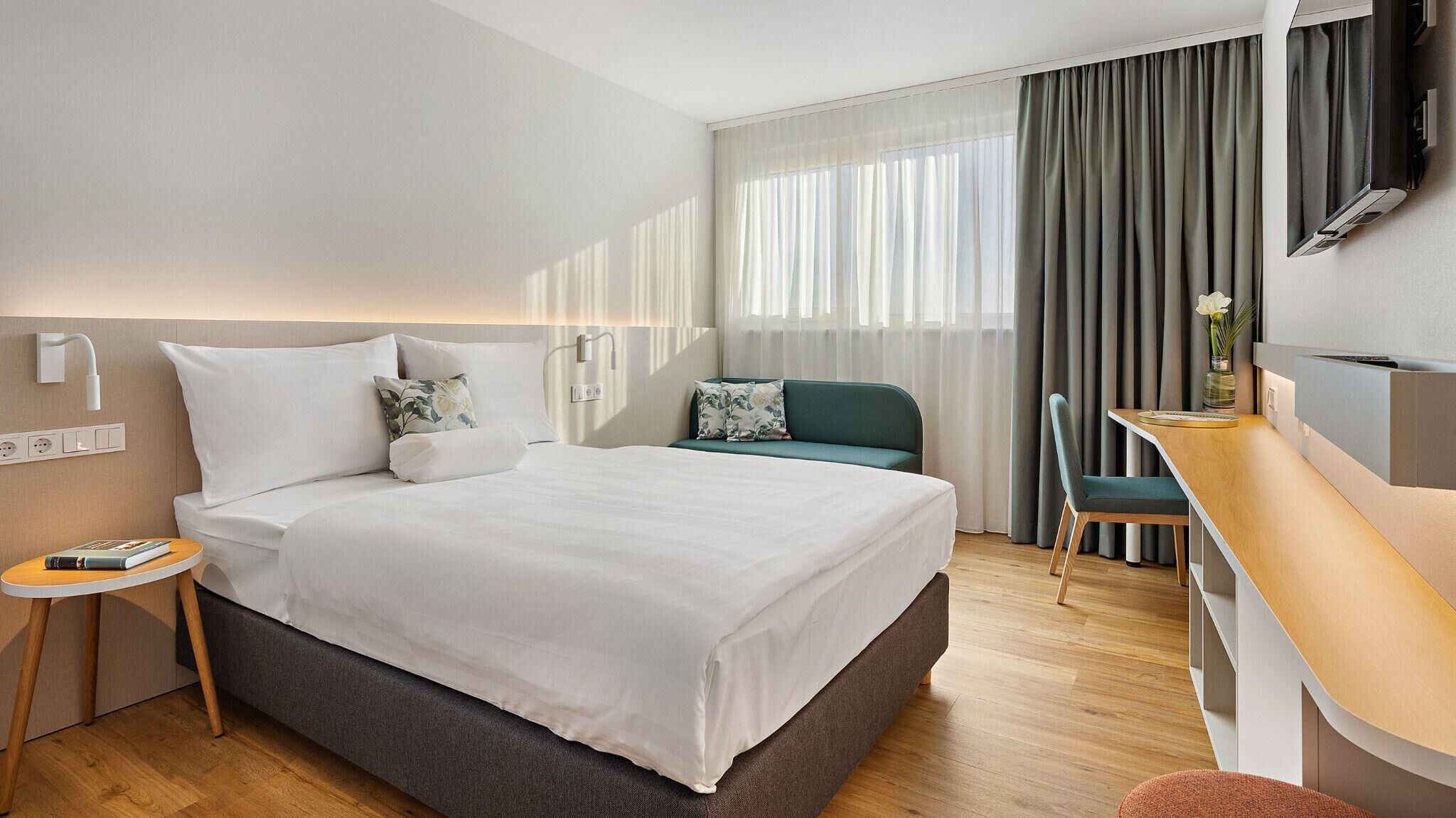 Habitación doble estándar | Ropa de cama hipoalergénica y escritorio 