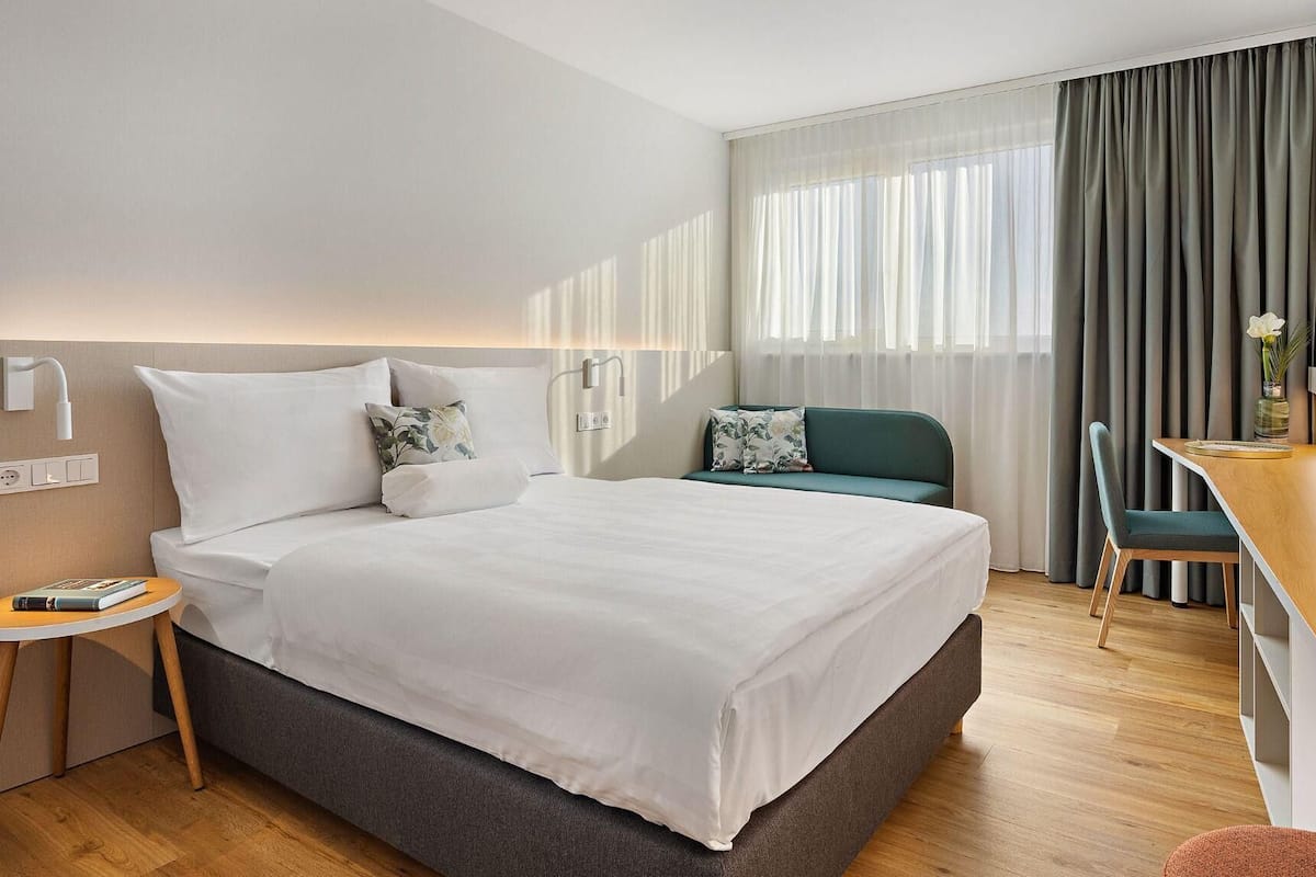 Standard Double Room | Hypo-allergenic bedding, desk, laptop workspace, soundproofing