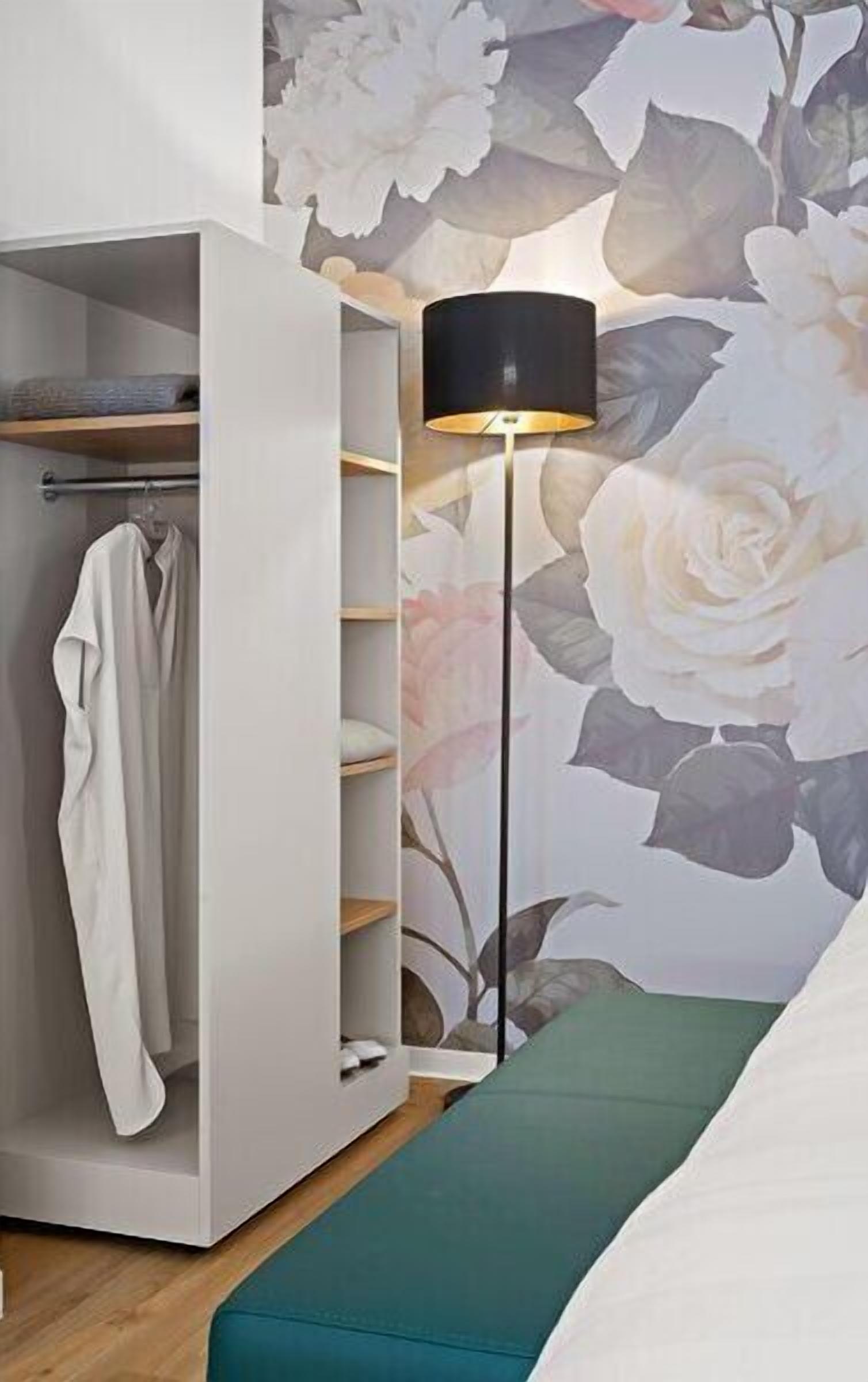 Ropa de cama hipoalergénica y escritorio 