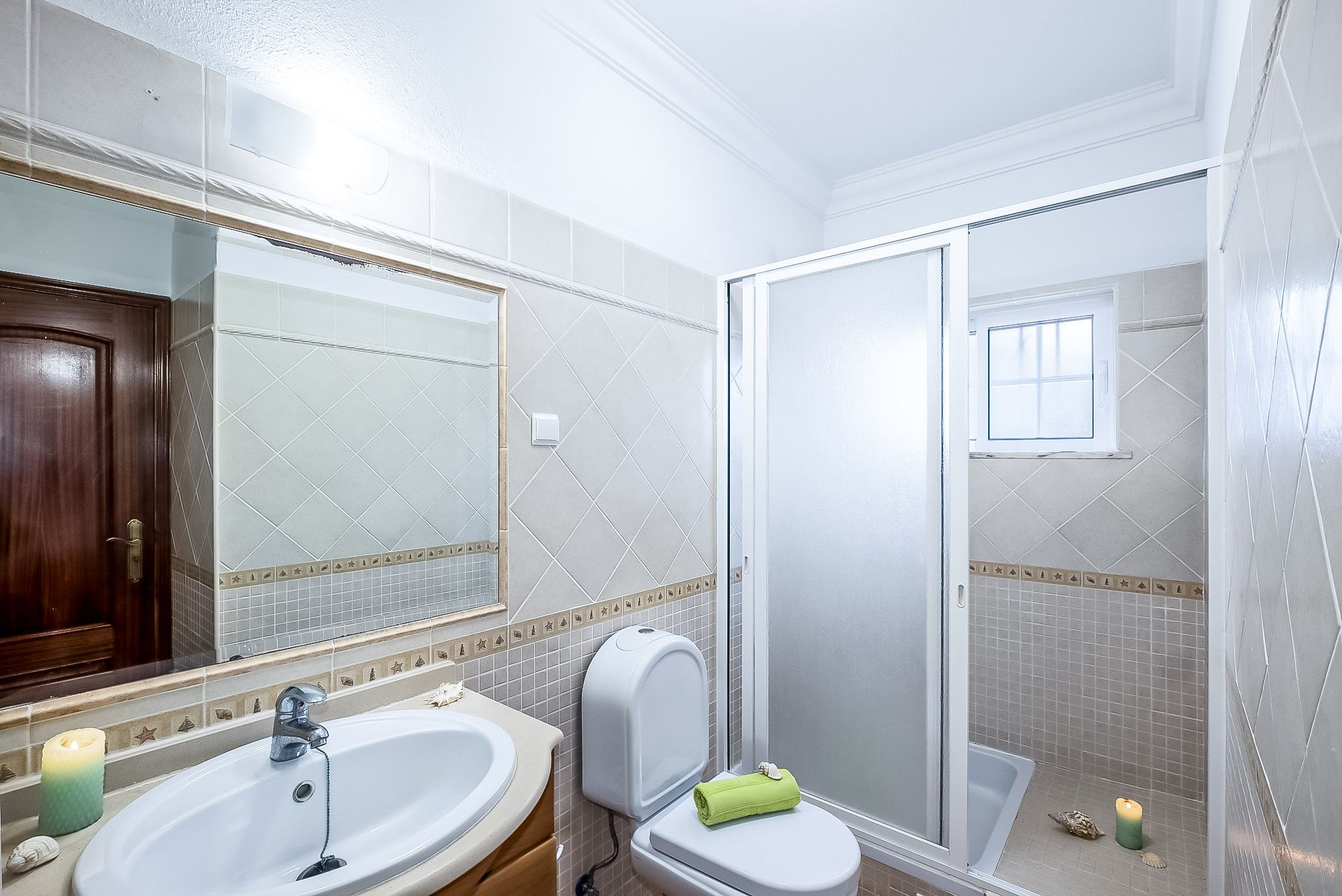 Bathtub, hair dryer, towels