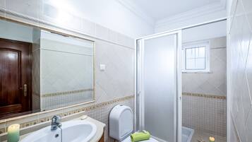 Bathtub, hair dryer, towels