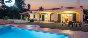 Getaway w/ heatable pool and jacuzzi in Albufeira