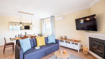 TV, mesa de pingue-pongue