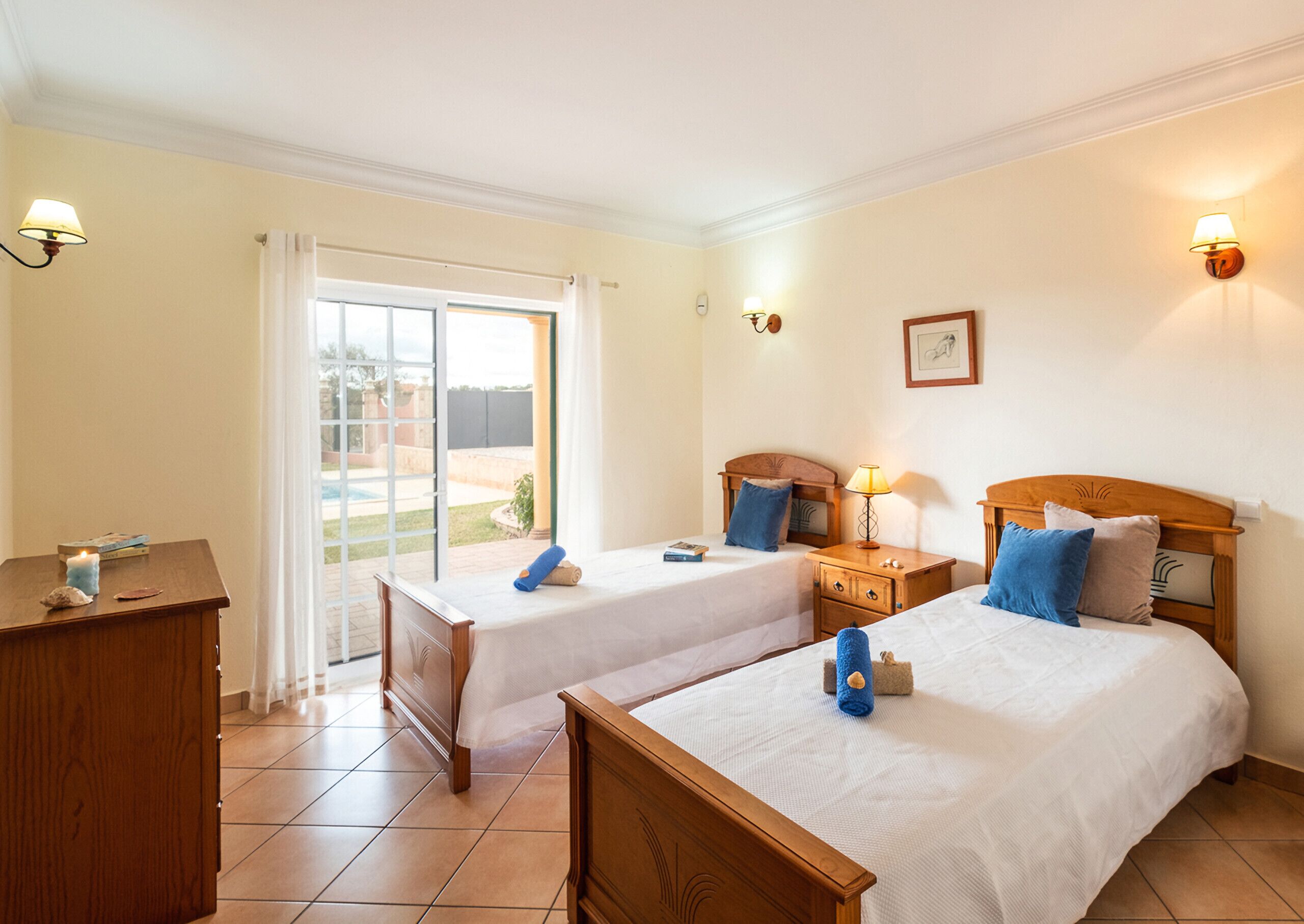 3 chambres, fer et planche à repasser, Wi-Fi gratuit, draps fournis