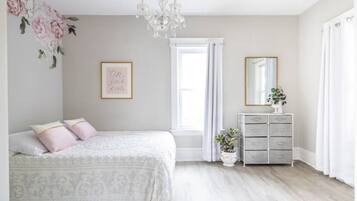 4 bedrooms, desk, iron/ironing board, travel cot