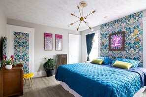 5 bedrooms, desk, iron/ironing board, travel crib