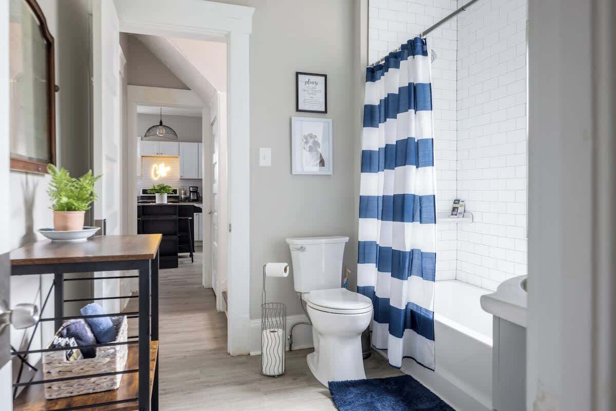 Shower, hair dryer, towels, shampoo