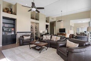 TV, fireplace - 2 bedrooms plus a den at PGA West (La Quinta)