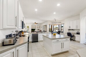 Casa familiar, 5 habitaciones | Cocina privada | Refrigerador, microondas, horno y parrilla de estufa