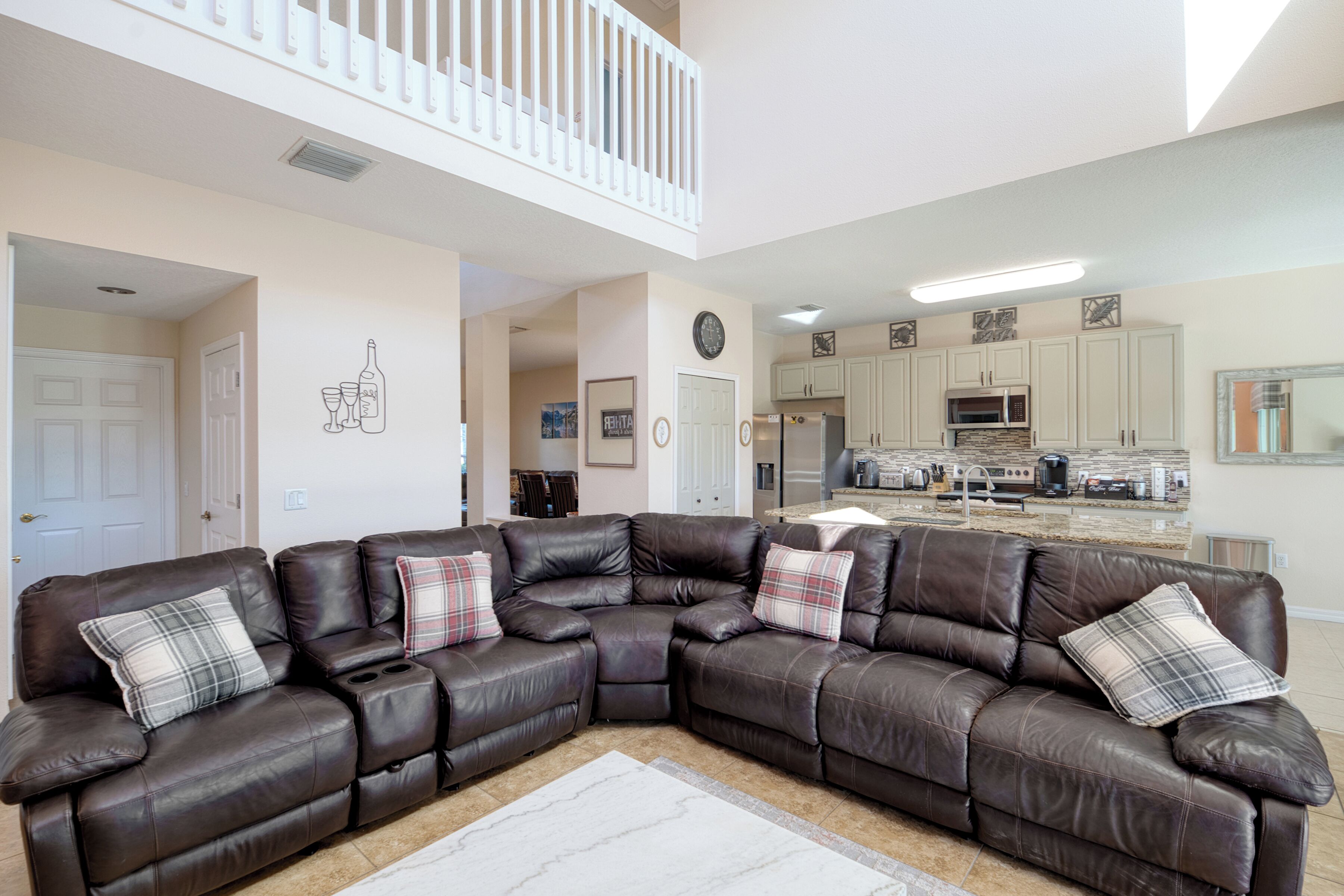 家庭獨棟房屋, 5 間臥室 | 起居區 | 55-吋智慧型電視、數位頻道、足球台、串流服務