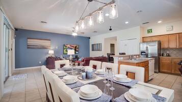 Family House, 5 Bedrooms | Dining room