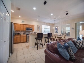 Familienhaus, 5 Schlafzimmer | Wohnbereich | Flachbildfernseher