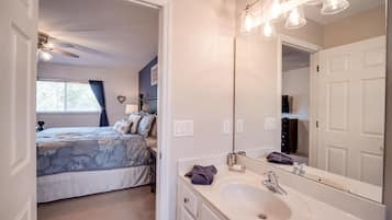 吹風機、毛巾、衛生紙